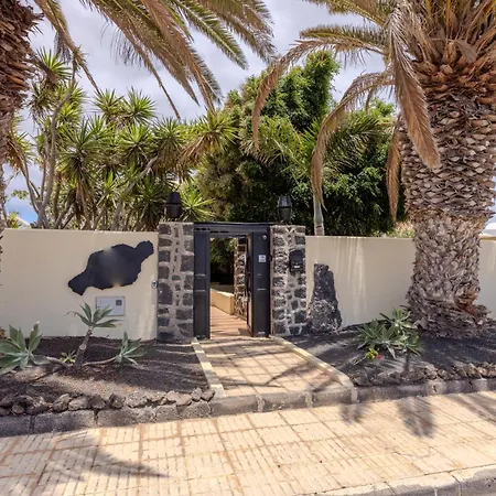 Luxury Canarian Villa With Large Pool In Costa Teguise Exterior photo