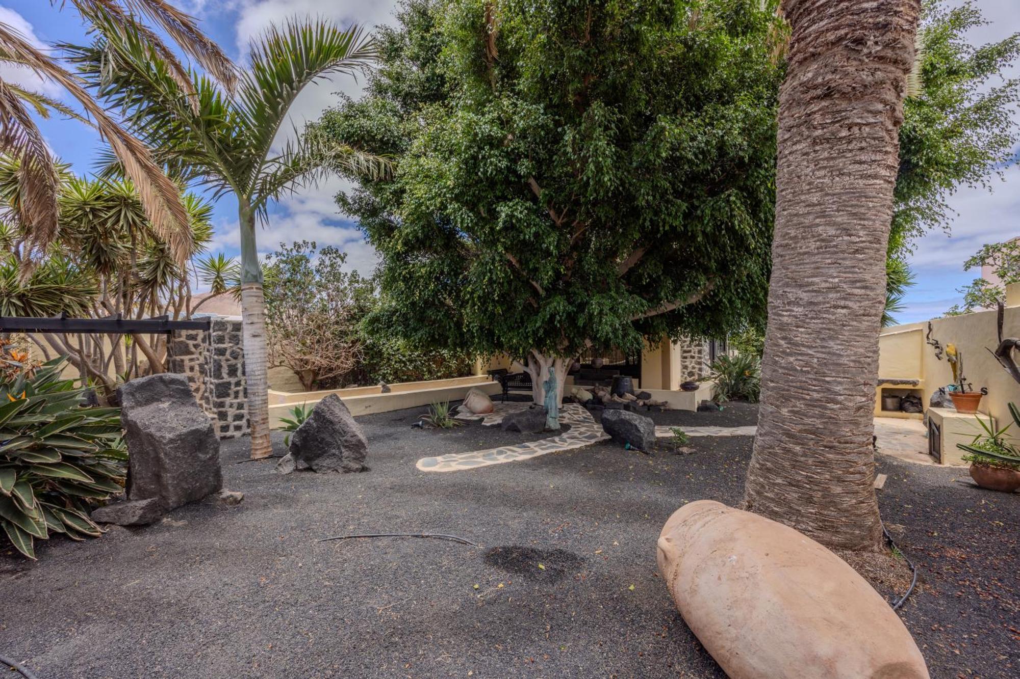 Luxury Canarian With Large Pool In Costa Teguise Apartamento