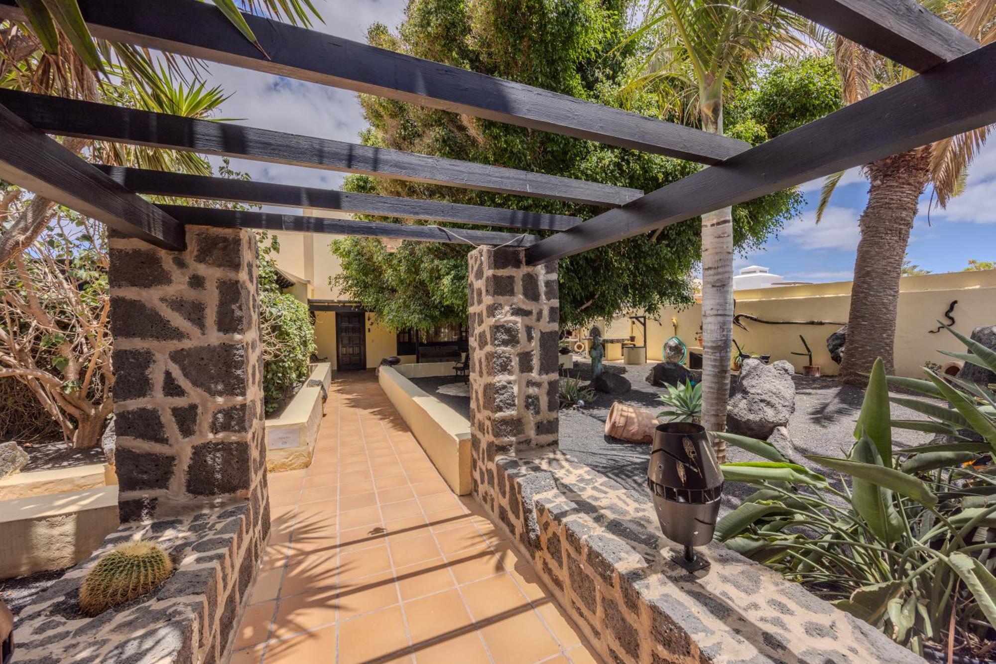 Apartamento Luxury Canarian With Large Pool In Costa Teguise Teguise (Lanzarote)