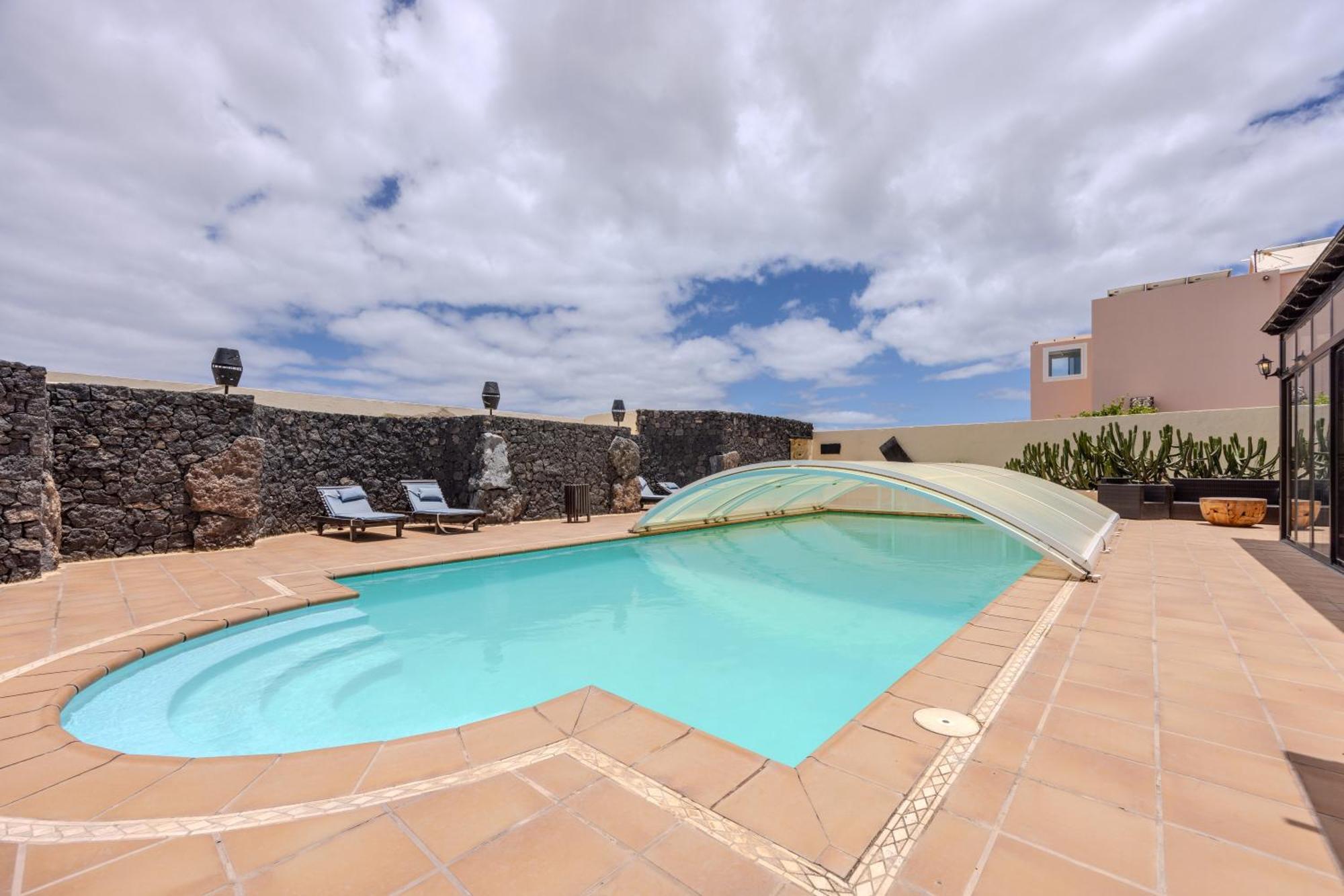 Appartamento Luxury Canarian With Large Pool In Costa Teguise (Lanzarote)