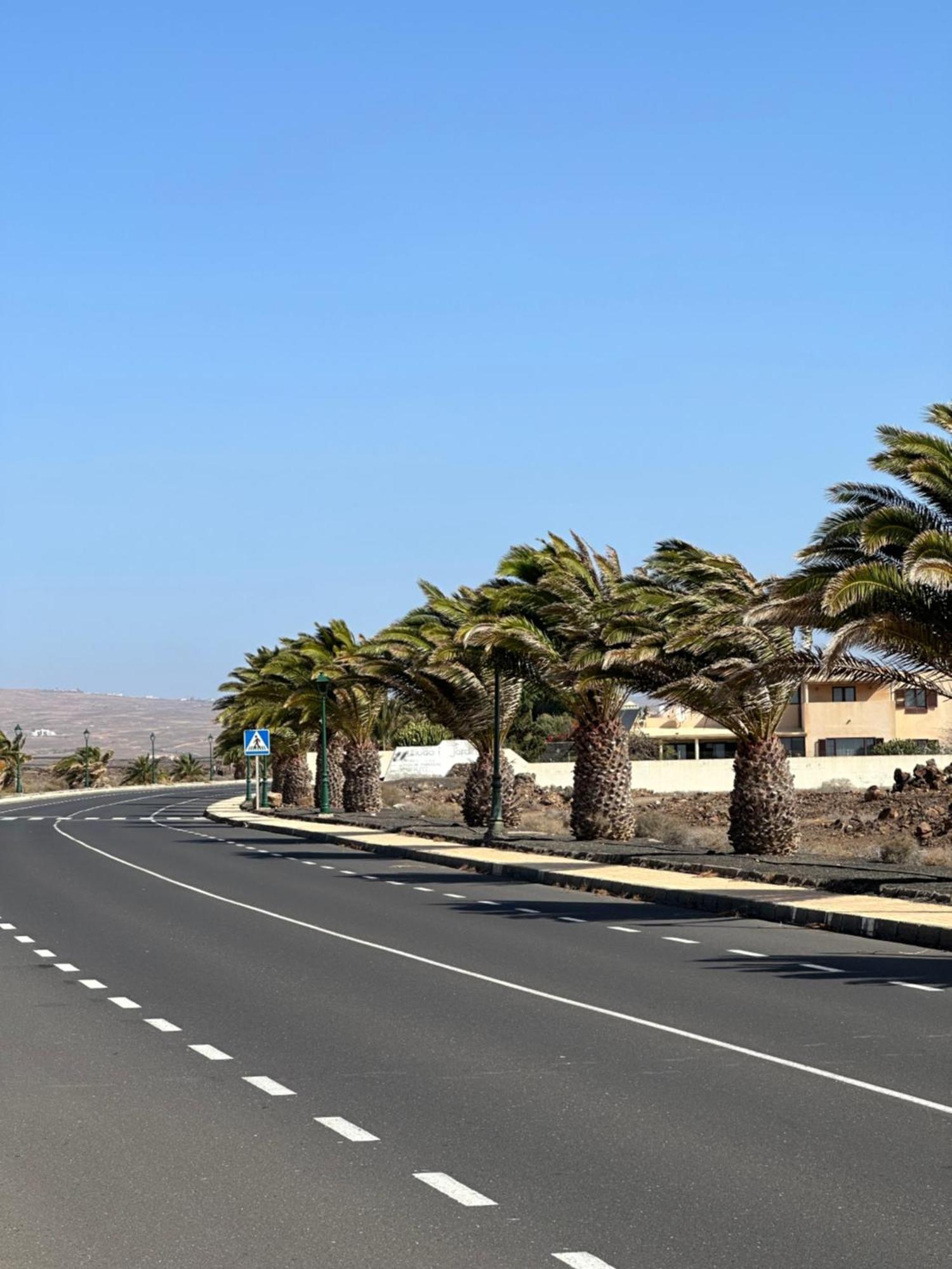 Luxury Canarian With Large Pool In Costa * Teguise (Lanzarote)